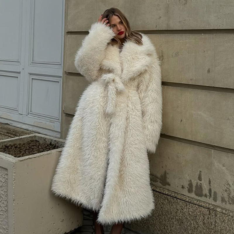 Manteau long en fausse fourrur - Streetwear Brand Belts avis et prix